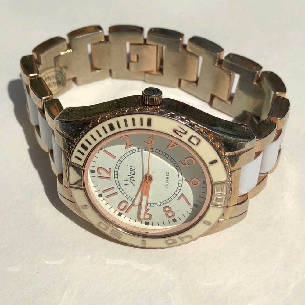 White and gold watch *new battery*